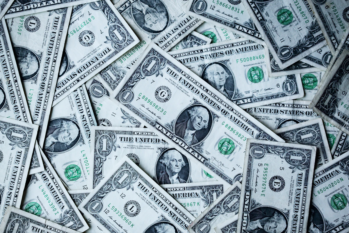 Multiple income streams — passive income and side hustles article illustration